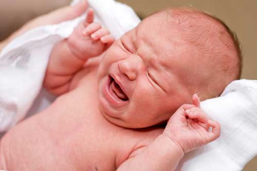دلیل گریه نکردن نوزاد تازه متولد شده